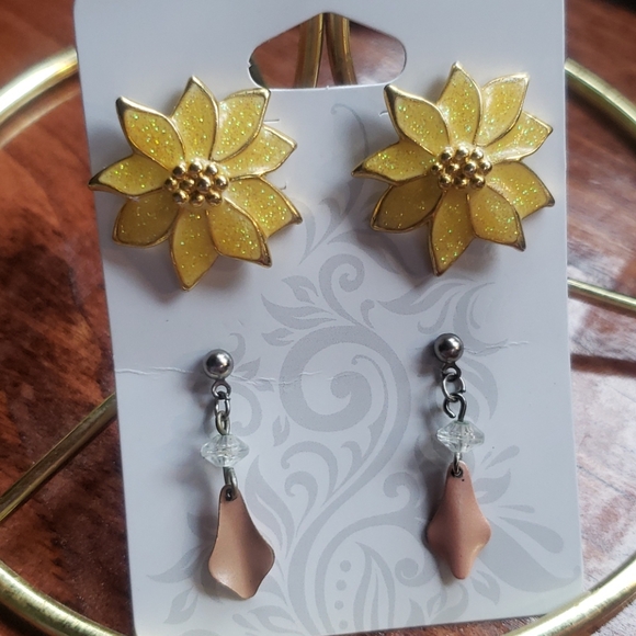Vintage Jewelry - Vintage 60s | Spring Floral Post Earring Set